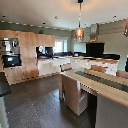 Hoeve De Brieser Bed & Breakfast Heers